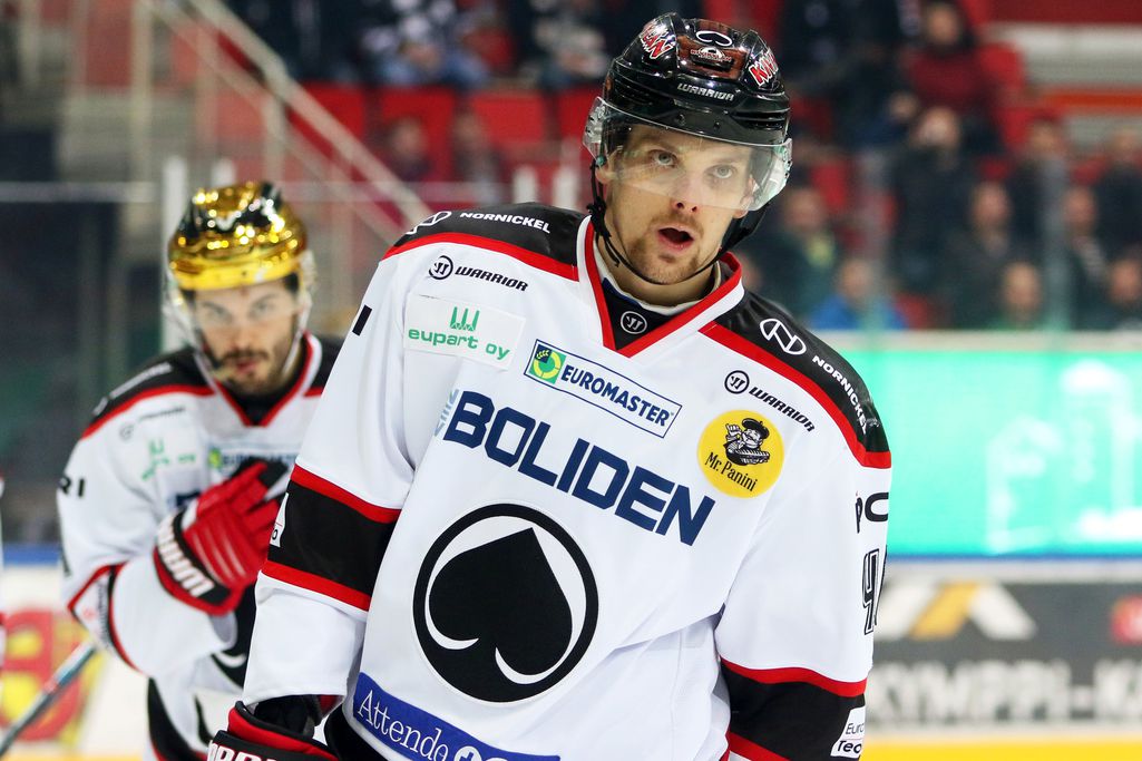 Armoton kuitti! Lukko sivalsi Ässiä tyhjennysmyynnistä smliiga Urheilu Armoton kuitti! Lukko sivalsi Ässiä tyhjennysmyynnistä smliiga Urheilu