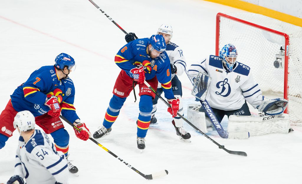 Dynamo joutui syömään omaa lääkettään - Jokerit selvitti ensimmäisen ottelupallon KHL Urheilu   