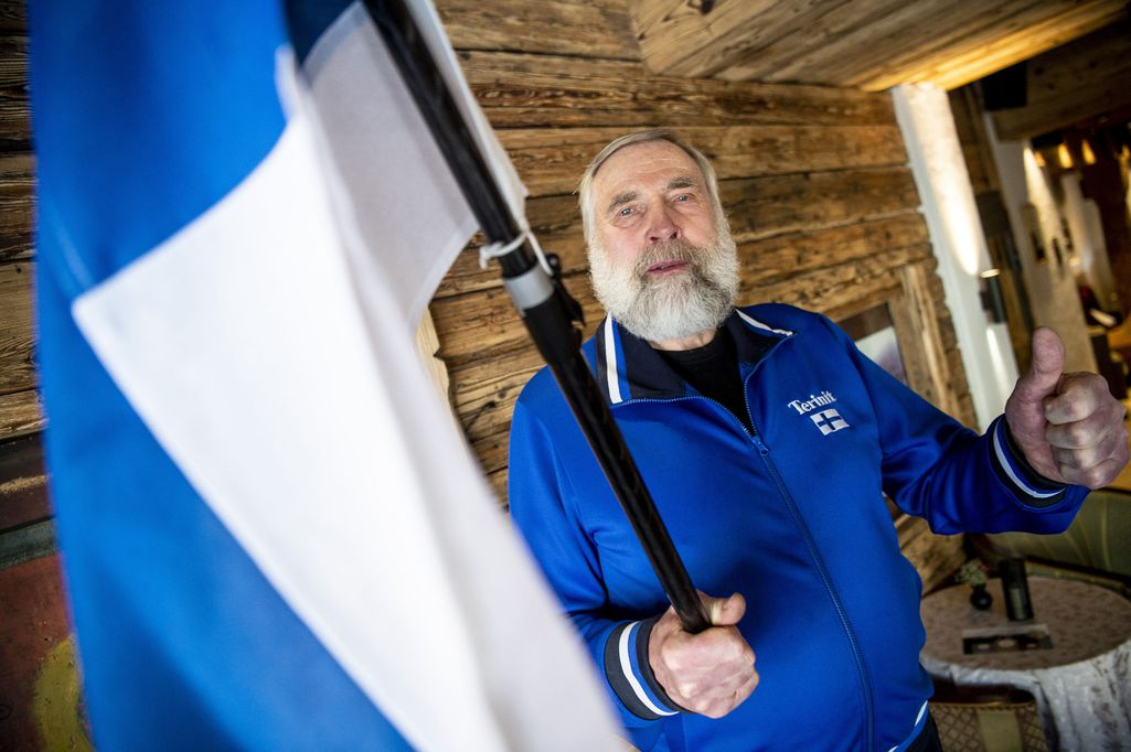 Video: Juha Miedon haastattelu keskeytyi yllättäen Seefeldissä - jälleennäkemisestä innostunut tuttu moiskautti suudelman! Hiihdon MM Urheilu   