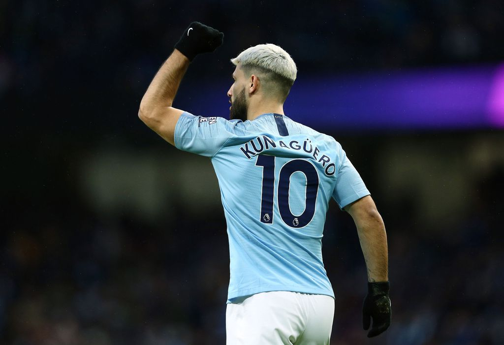 Video: Sergio Agüero viimeisteli hattutempun kädellään - paine liigakärki Liverpoolin suuntaan kasvaa Urheilu valioliiga Video: Sergio Agüero viimeisteli hattutempun kädellään - paine liigakärki Liverpoolin suuntaan kasvaa Urheilu valioliiga
