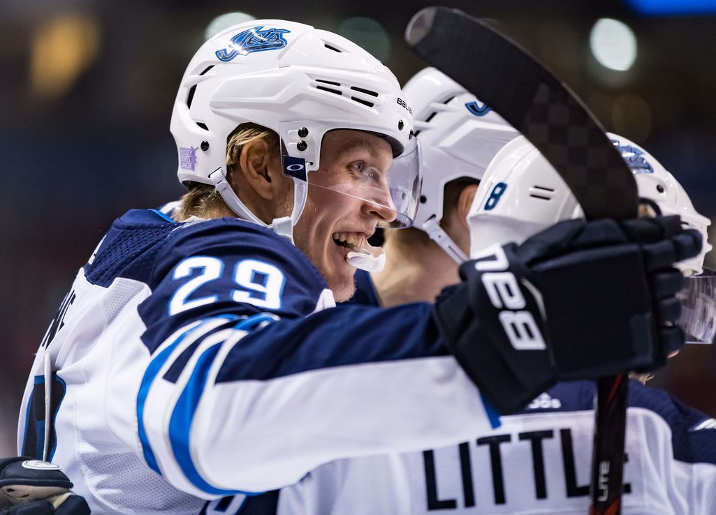 Patrik Laine saa nyt roppakaupalla rapaa, mutta kuinka kauan? Suomalainen on tehnyt murhaavaa jälkeä penkitysten jälkeen NHL Urheilu   