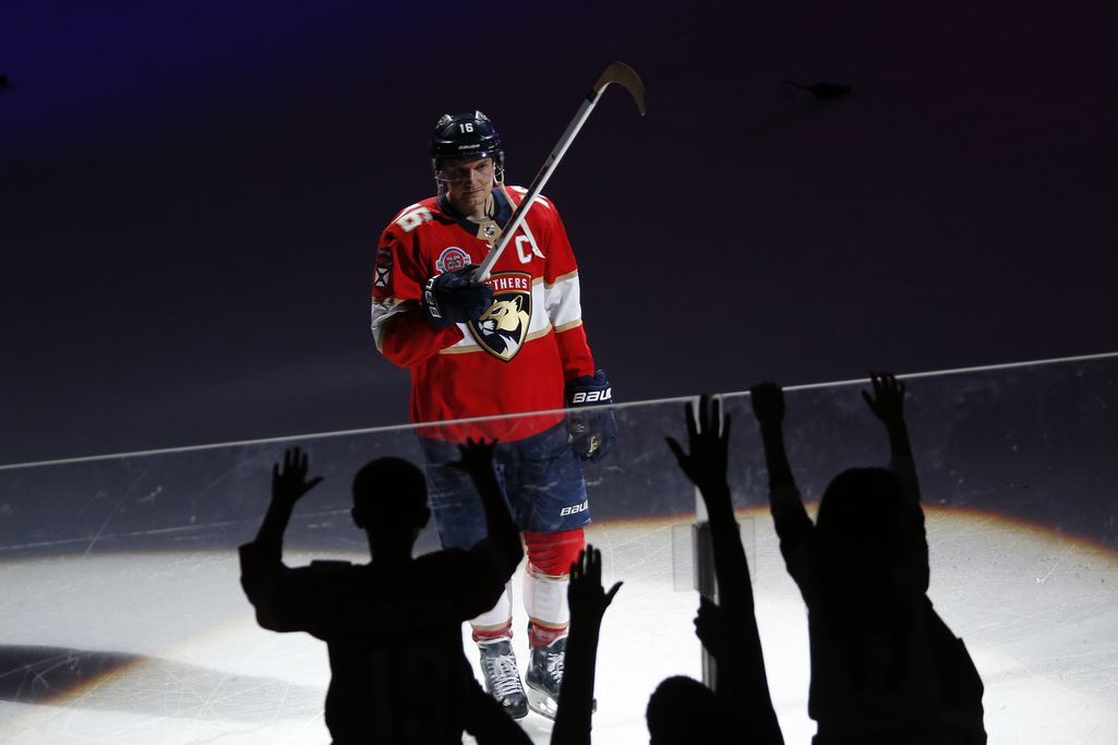 Aleksander Barkov teki seurahistoriaa – keräsi viisi syöttöpistettä Minnesotaa vastaan! NHL Urheilu   