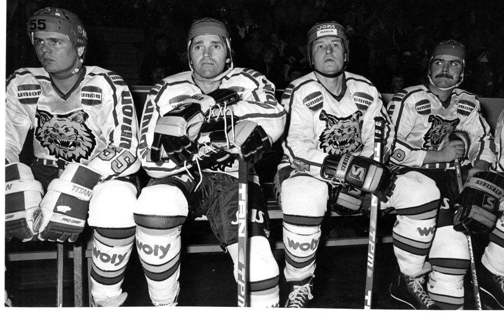 Henry, 68, oli SM-liigan ensimmäisiä ulkomaalaisia - pelleily toimittajan kustannuksella johti puhutteluun: ”Väisänen ripitti” smliiga Urheilu 