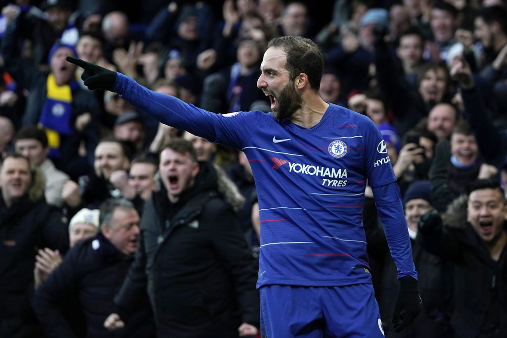 Video: Gonzalo Higuaín pommitti avausmaalinsa Valioliigassa – Chelsealta selkeä ryhtiliike sukelluksen jälkeen Urheilu valioliiga Video: Gonzalo Higuaín pommitti avausmaalinsa Valioliigassa – Chelsealta selkeä ryhtiliike sukelluksen jälkeen Urheilu valioliiga