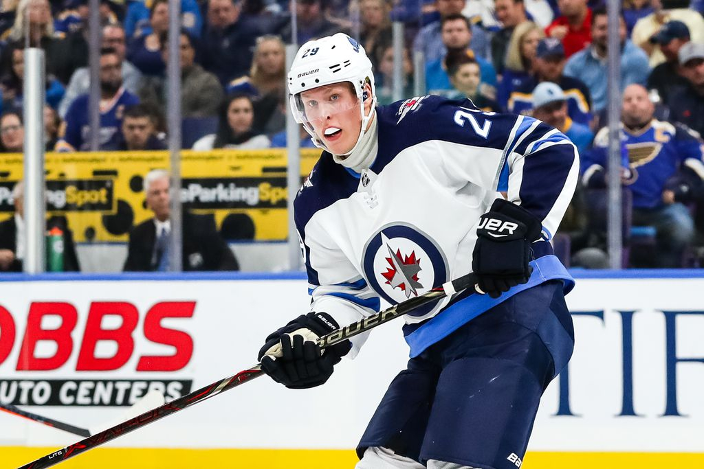 Jesperi Kotkaniemen komea maaliputki venyi Winnipeg Jetsin kustannuksella - Patrik Laineen tehoton tuska ei helpota NHL Urheilu   