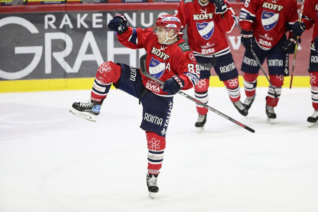 Legendat toivat HIFK:lle erityisen latauksen - tehopelaaja Joonas Rask tunnelmoi: ”Kylmiä väreitä pintaan” smliiga Urheilu   