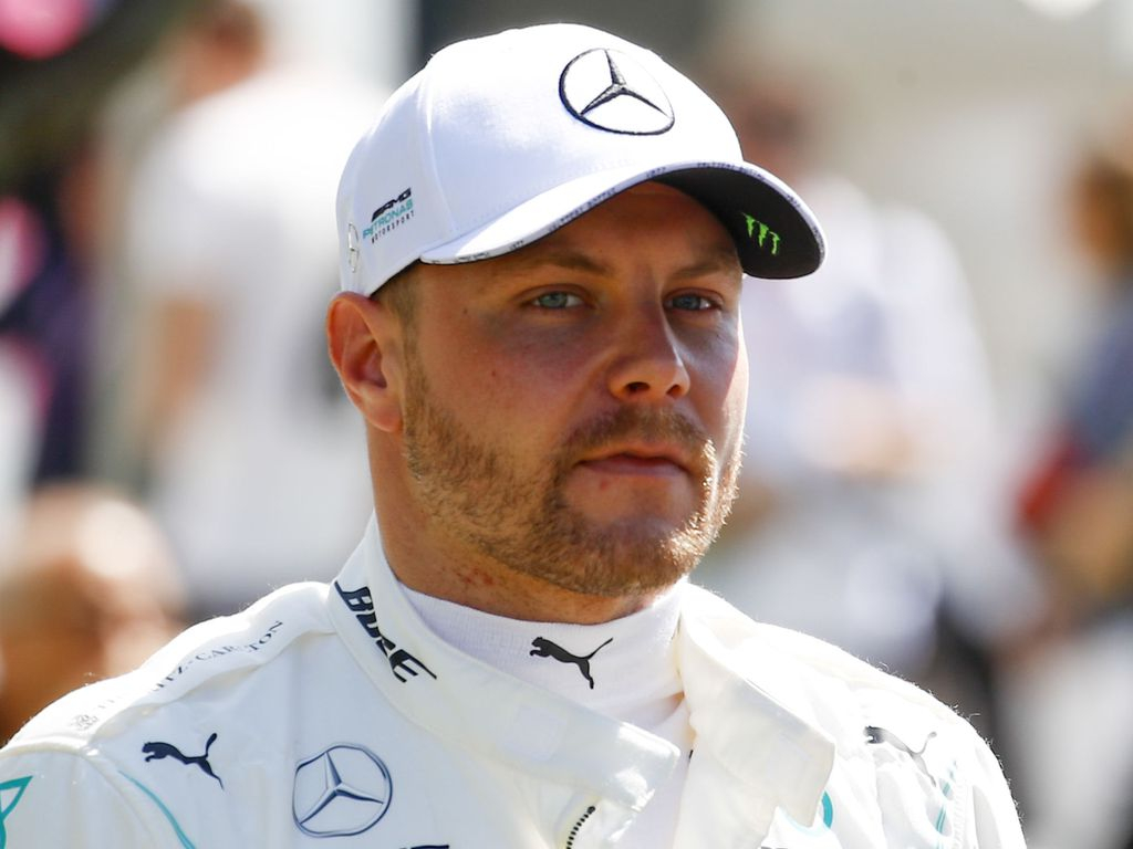 Lewis Hamilton kiistää Mercedeksen viilanneen ihmisiä linssiin - Valtteri Bottas koki tehtaalla jotain ennennäkemätöntä: ”Vaikuttavaa” Formulat Urheilu   