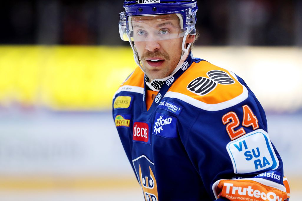 Noloja munauksia: Veri-Pena klosautti mailallaan vastustajaa päähän, Ilves-kaappaus tyri omissa smliiga Urheilu Noloja munauksia: Veri-Pena klosautti mailallaan vastustajaa päähän, Ilves-kaappaus tyri omissa smliiga Urheilu