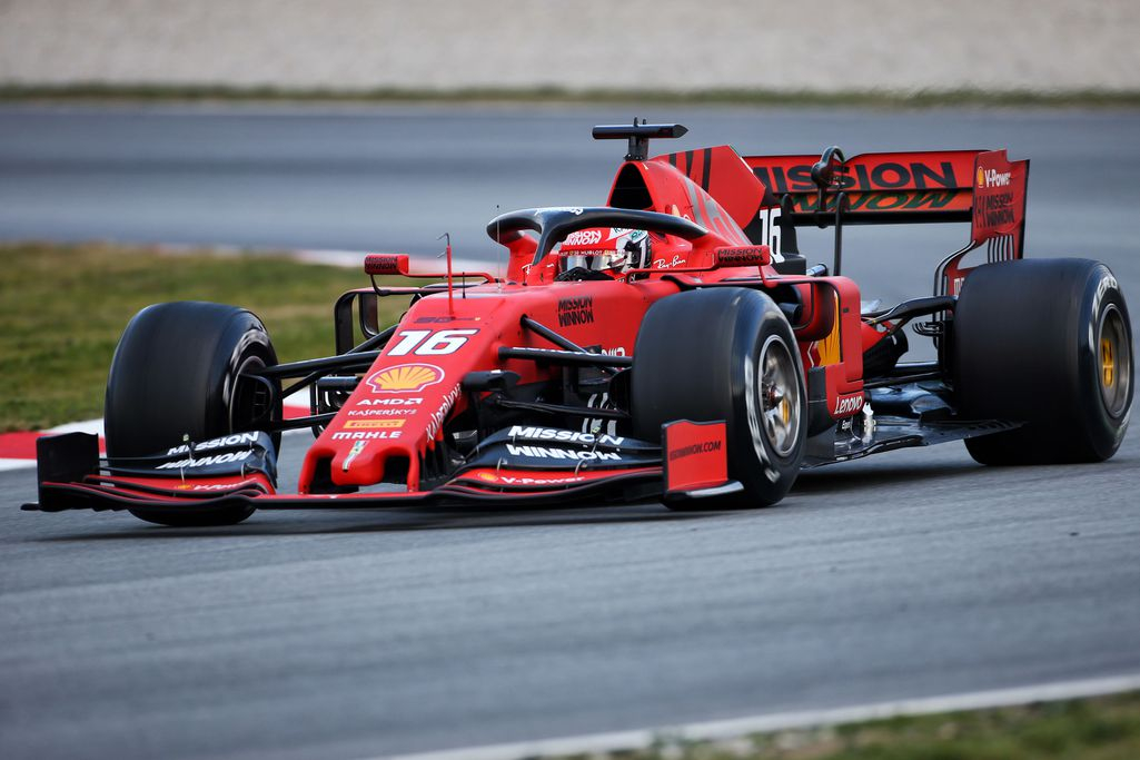 Antonio Giovinazzi täräytti paremman ajan kuin Kimi Räikkönen - Ferrarin Charles Leclerc huippuiskussa testeissä Formulat Urheilu   