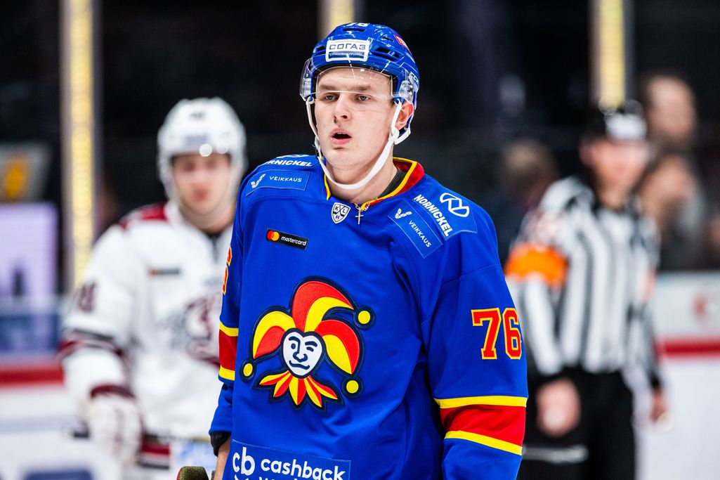 Winnipegiin palaavan Kristian Vesalaisen juhlinta Levillä nousi puheenaiheeksi - agentti kertoo nyt, mitä seuran kanssa sovittiin NHL Urheilu   