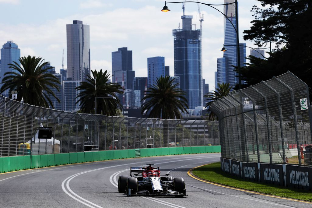 Kimi Räikkönen korkkasi F1-kauden käyntiin - Valtteri Bottas oli lähellä täyskatastrofia Formulat Urheilu   