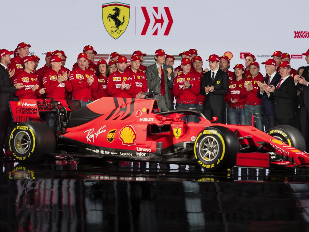 Huomasitko tämän? Ferrarin uusi F1-auto sai historiallisen värityksen - ”Syy ei ole esteettinen” Formulat Urheilu   