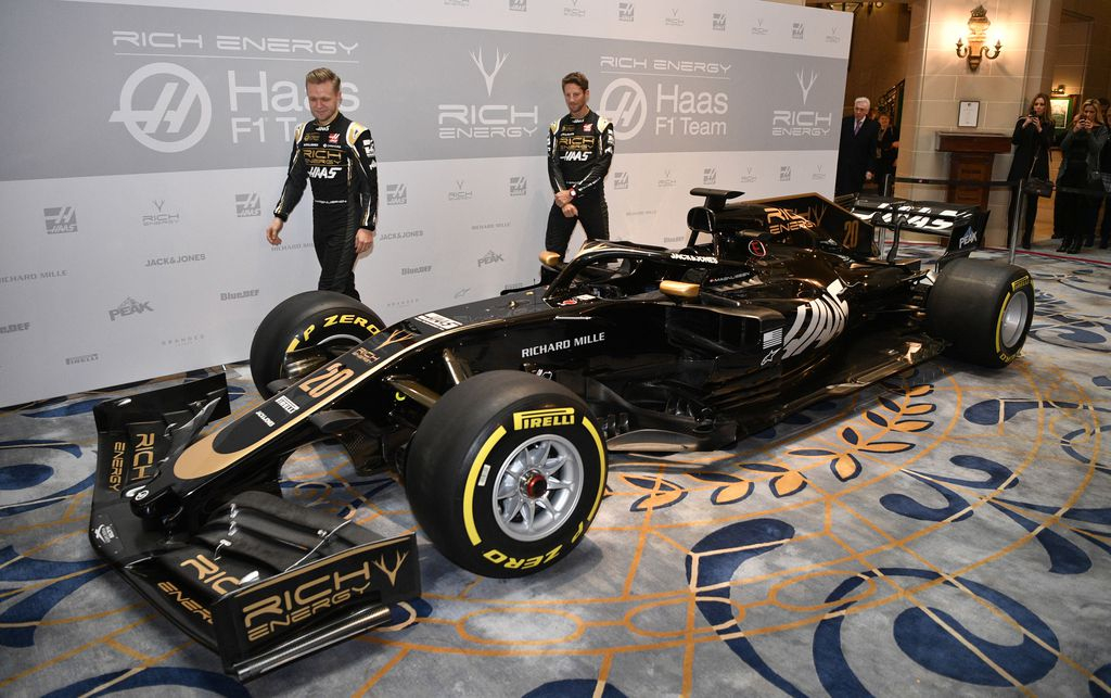 Hitti vai huti? Haas julkaisi ensimmäisenä F1-tallina uuden autonsa - väritys meni täysin uusiksi Formulat Urheilu 