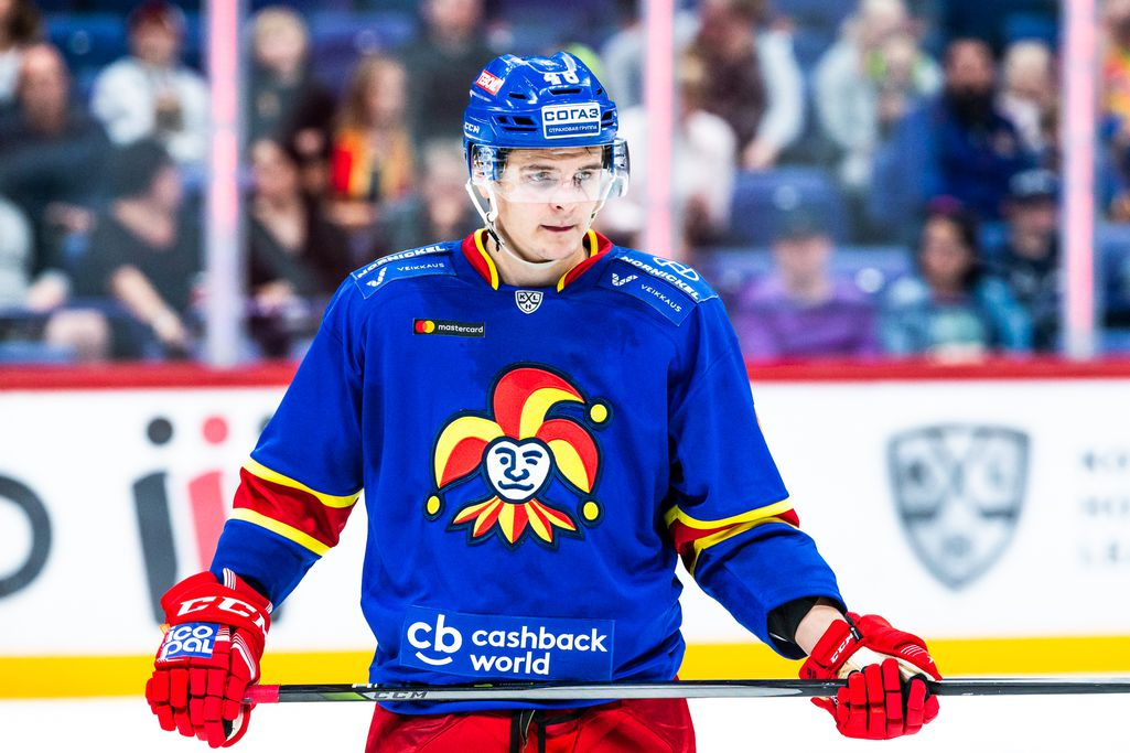 Video: Jokerit-pelaaja jysäytti ruman taklauksen, uhri vuoti verta - taas turpaan painajaisvastustajalta KHL Urheilu   