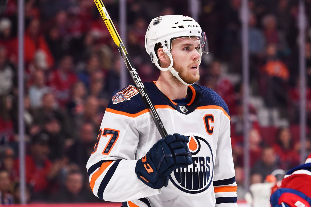 Connor McDavid taklasi Nick Leddyä suoraan päähän - pääseekö supertähti kuin koira veräjästä? NHL Urheilu   